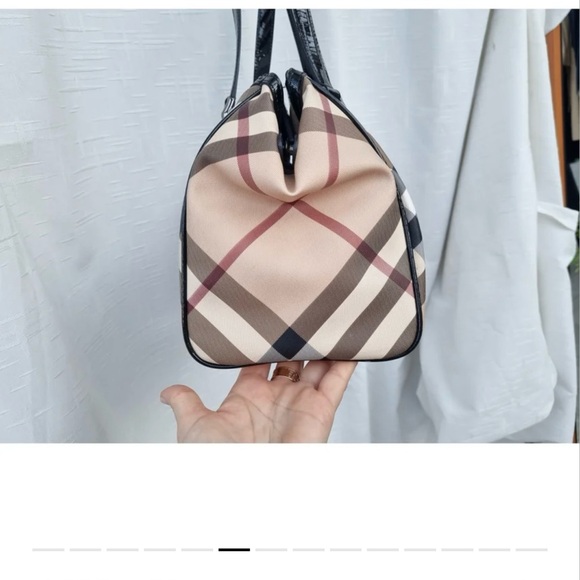 BURBERRY HANDBAG 😊😊 💯 % - Picture 10 of 16